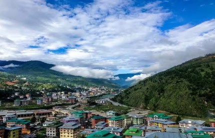 भारत के इस पड़ोसी देश में रहते हैं हजारों मुस्लिम और ईसाई लेकिन नहीं है एक भी मस्जिद और चर्च