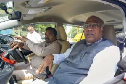लोकसभा चुनाव 2024 से पहले कांग्रेस ने संगठन में किए बड़े बदलाव