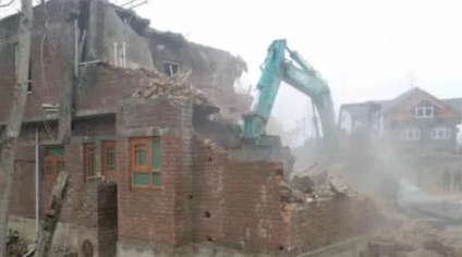 90 के दशक भागा था पाकिस्तान, कश्मीर में कुर्क हुई आतंकी कमांडर की संपत्ति