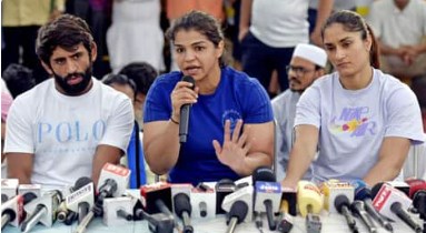 बजरंग और विनेश की तरह नहीं जाऊंगी एशियन्स गेम, ट्रायल दूंगी; खुलकर विरोध में उतरीं साक्षी मलिक