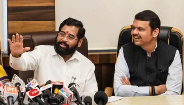 उद्धव ठाकरे ग्रुप के संपर्क में शिंदे सेना के कई MLA, मंत्री पद को लेकर बढ़ रही बेचैनी