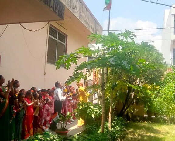 “शास्त्री मांटेसरी स्कूल”, मे धूम धाम से मनाया स्वाधीनता दिवस