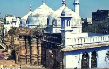 क्या मुस्लिम पक्ष मस्जिद परिसर से मिटा रहे सबूत? ज्ञानवापी मामले में एक और याचिका दायर
