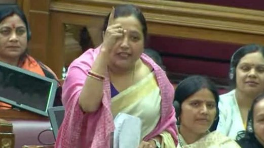 मुलायम सिंह पर आपत्तिजनक टिप्पणी पर सपा का वेल में धरना-हंगामा