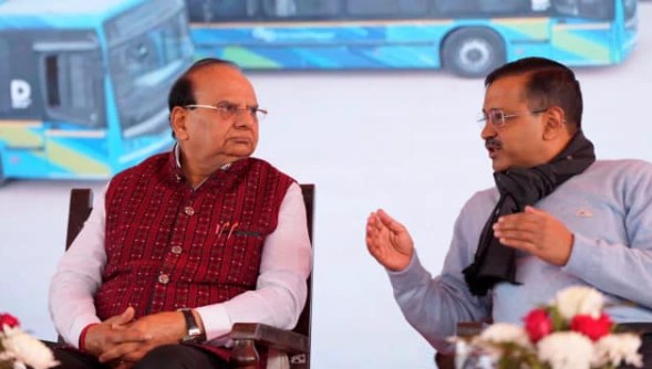 ब्याज समेत लौटाइए पैसा, सफेद झूठ बोल रहे आप; केजरीवाल पर क्यों इस कदर भड़के LG