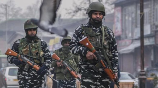  कश्मीर में फिर बिगड़ा माहौल, आतंकियों ने टारगेट किलिंग में पंजाब के शख्स को मारा