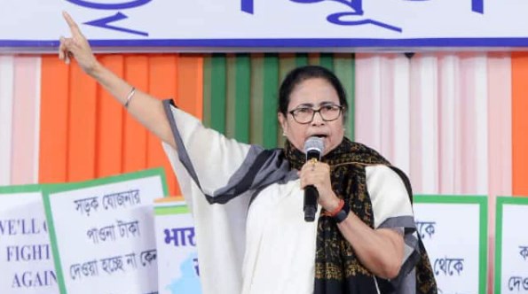 आधार कार्ड क्यों फेल हो रहे; बंगाल में अब नया बवाल, ममता ने चिट्ठी लिखकर मांगा पीएम से जवाब
