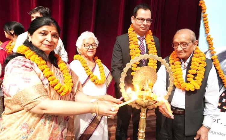छात्रों में प्रारम्भ से ही वैश्विक दृष्टिकोण का विकास करें:श्री सुबूर एच उस्मानी, आई.आर.एस