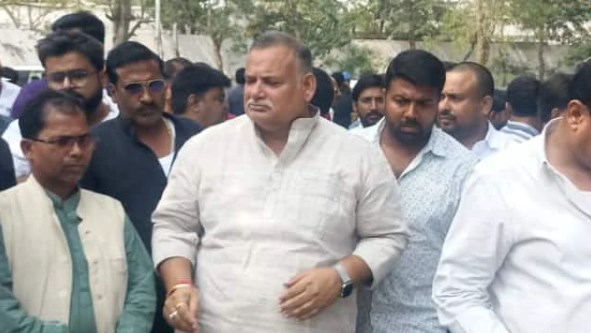 लालू यादव से आरजेडी का सिंबल लेने पहुंचे बाहुबली मुन्ना शुक्ला