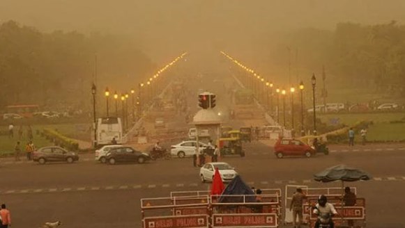  दिल्ली में धूल भरी हवाओं ने बढ़ाई मुसीबत, बेहद खराब श्रेणी में एक्यूआई, कब तक राहत?
