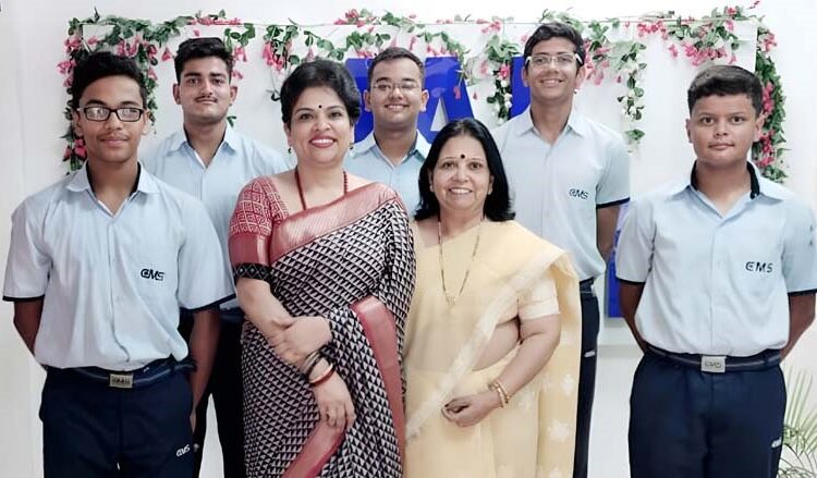 तैराकी प्रतियोगिता में सी.एम.एस. छात्रों ने 9 गोल्ड मेडल समेत 13 पदक जीते