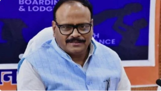एक्शन में डिप्टी सीएम ब्रजेश पाठक, गैरहाजिर 17 चिकित्साधिकारी बर्खास्त