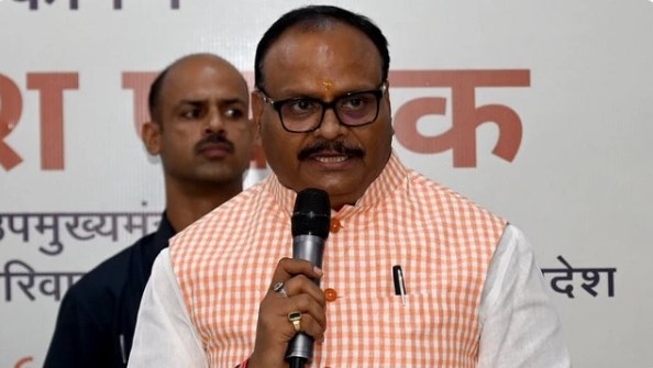डिप्टी सीएम ब्रजेश पाठक का बड़ा एक्शन, यूपी में ड्यूटी से गायब मिले 15 डॉक्टर किए जाएंगे बर्खास्त