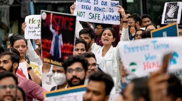दिल्ली में प्राइवेट अस्पताल भी हड़ताल में शामिल, एम्स में 99% घटी सर्जरी, डरा रहे हालात