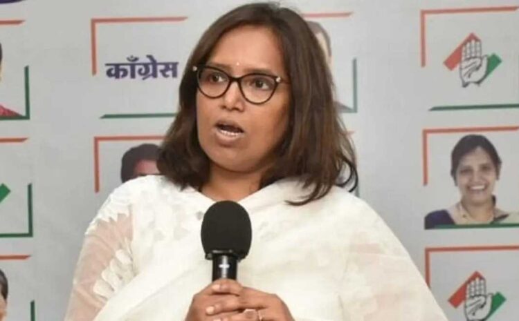 धनंजय मुंडे का इस्तीफा पर्याप्त नहीं, देशमुख हत्याकांड के आरोपियों को मिले फांसी : वर्षा गायकवाड