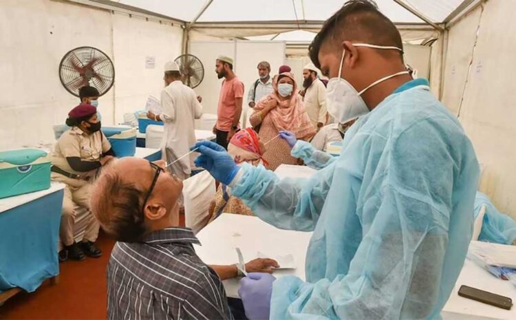 क्या कोरोना के नए वेरिएंट NB.1.8.1 से हमें डरने की जरूरत है, जानें लक्षण व बचाव के तरीके
