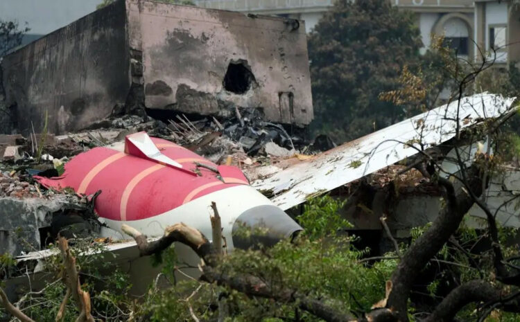 Ahmedabad Plane Crash: मां के कहने पर बेटे ने कैंसल करवा दिया टिकट…बच गई जान, किस्मत ने कईयों को मौत के मुंह से खींचा