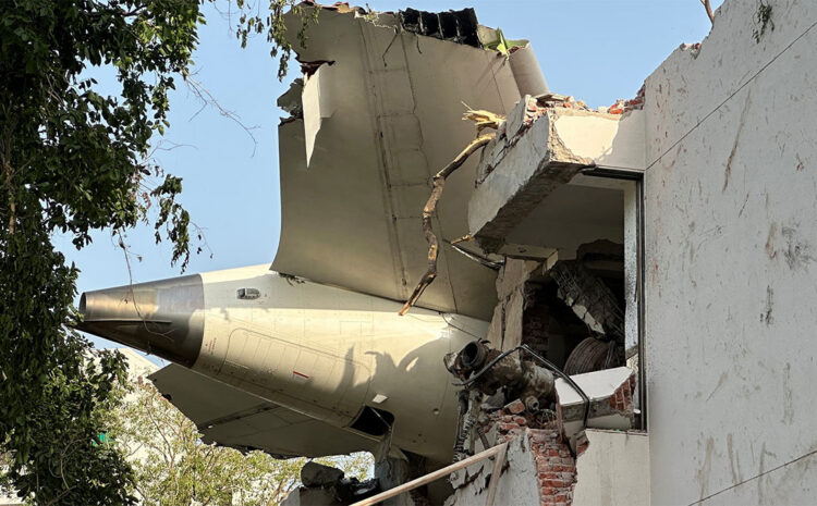 Plane Crash Reason: अहमदाबाद में कैसे क्रैश हुआ एयर इंडिया का विमान? पता चल गई वजह